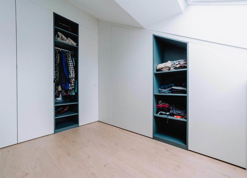 Placards sur mesure sous combles à Garches