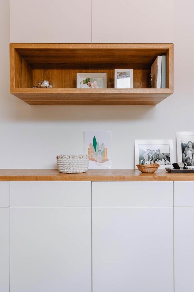 Aménagement d'un bureau sous les combles d'une maison à Neuilly par BeHome Paris