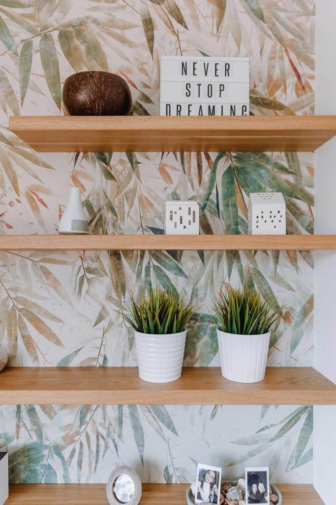 Aménagement d'un bureau sous les combles d'une maison à Neuilly par BeHome Paris