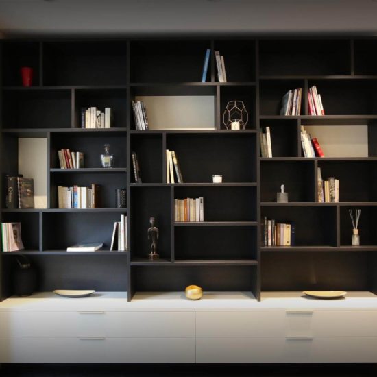 Bibliothèque sur mesure à Paris noire
